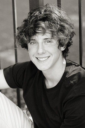1P0A8368 cr bw