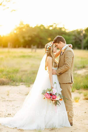 bfd8e2a828560a44ee7bb89b7edafc3e--wedding-couple-poses-wedding-photo-poses